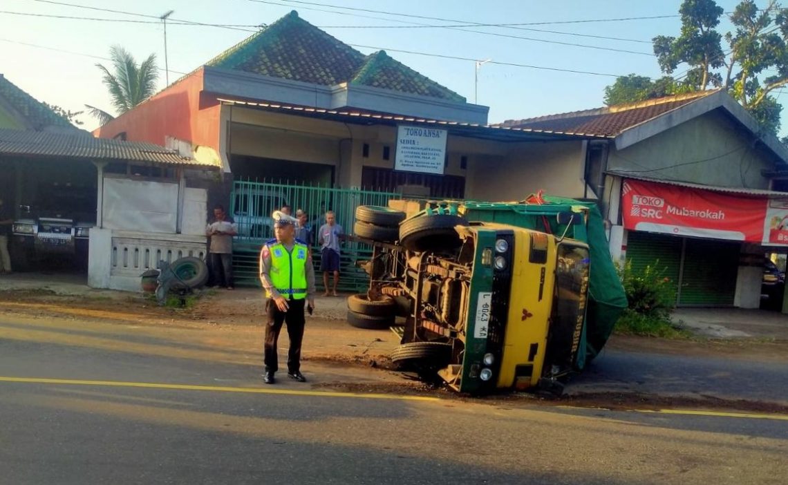 Truk Terguling