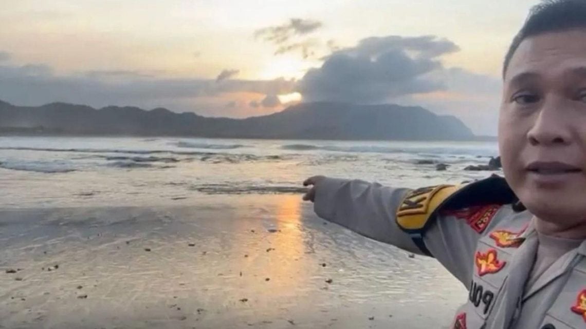 Empat Pelajar di Kabupaten Jember Terseret Ombak Pantai Payangan, Satu Korban Belum Ditemukan 1 Ombak Pantai Payangan.