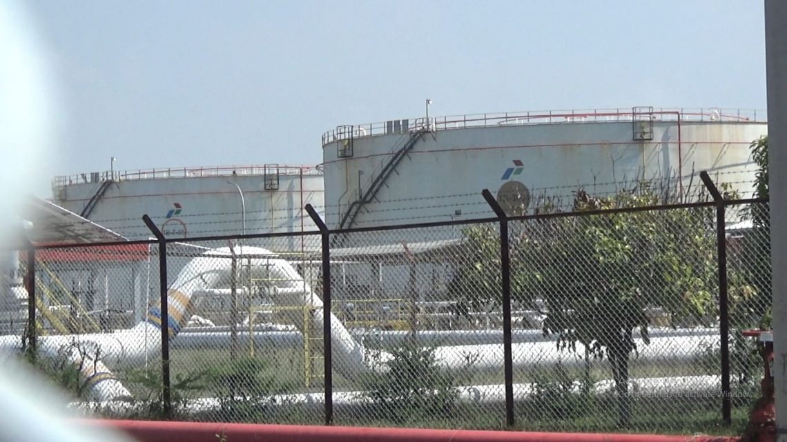 Sempat Bikin Warga Panik, Pertamina Bakal Investigasi Penyebab Luberan Tangki Terminal BBM Tuban 1 Tangki Terminal BBM.
