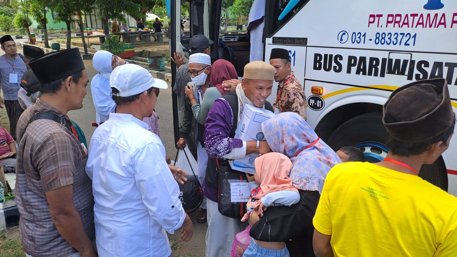 Jamaah haji di Tuban.