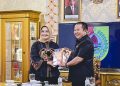 Pahlawan nasional.
