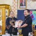 Pahlawan nasional.