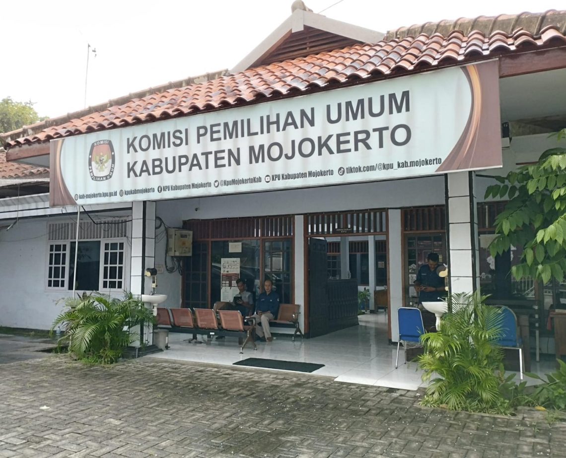 Dua Komisioner Walk Out saat Pleno, KPU Kabupaten Mojokerto Retak? 1 KPU Kabupaten Mojokerto.
