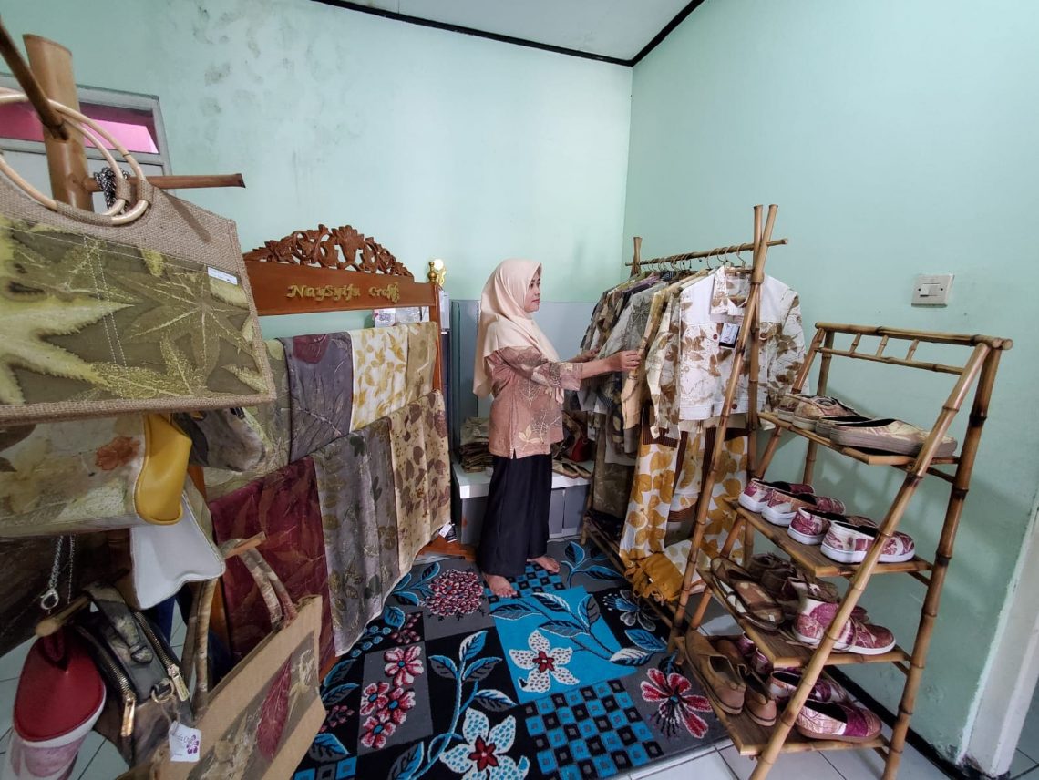 Produk Ecoprint ala Warga Mojokerto Tembus Mancanegara, Bisnis Moncer Berawal dari Hobi Naik Gunung 1 Produk ecoprint.