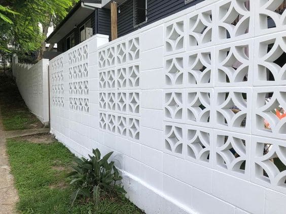 Tak Hanya Hunian ala Eropa: 5 Inspirasi Pagar Rumah Sederhana tapi Cantik dan Aesthetic Ini Buat Betah Keluarga Modern 6 Pagar rumah sederhana tapi cantik 2024.