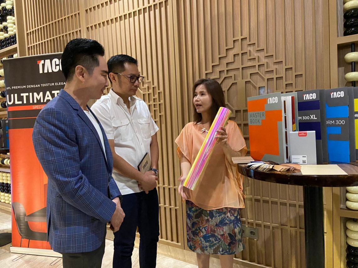 Ciptakan Nuansa Klasik Modern di Lan Hua Chinese Restaurant Mercure Surabaya, TACO Pamerkan Produk Premium 1 Lan Hua Chinese Restaurant.