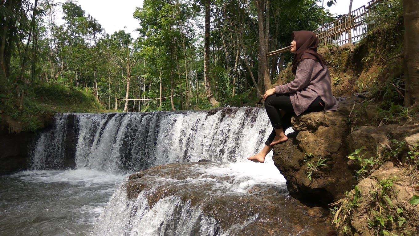 Pesona Air Terjun Sumber Salak, Surga Tersembunyi di Jember yang Murah dan Menantang Adrenalin 4 Air terjun sumber salak Jember.