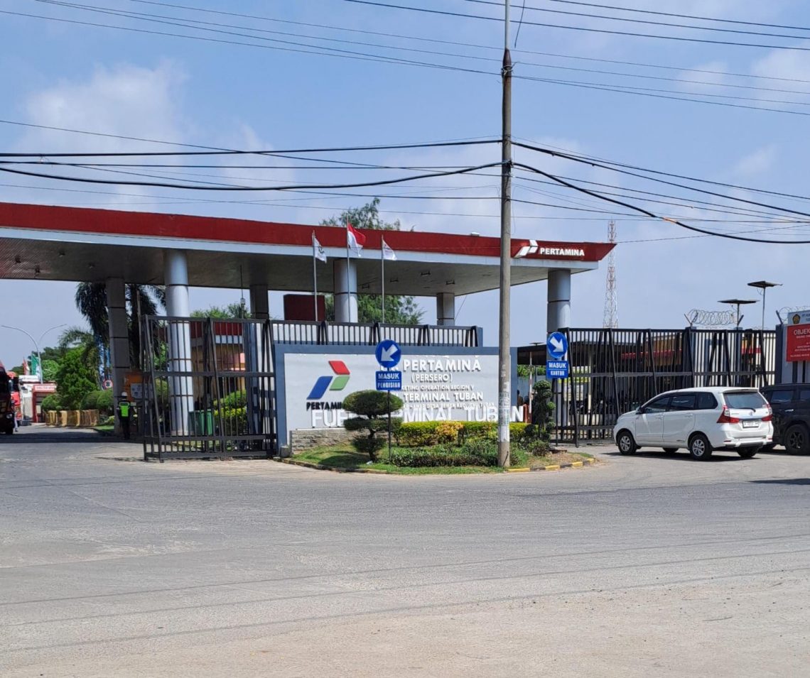 99 Warga Terpapar Gas Luberan Tangki Terminal BBM Tuban, Tuntut Kompensasi ke Pertamina 1 Tangki Terminal BBM.