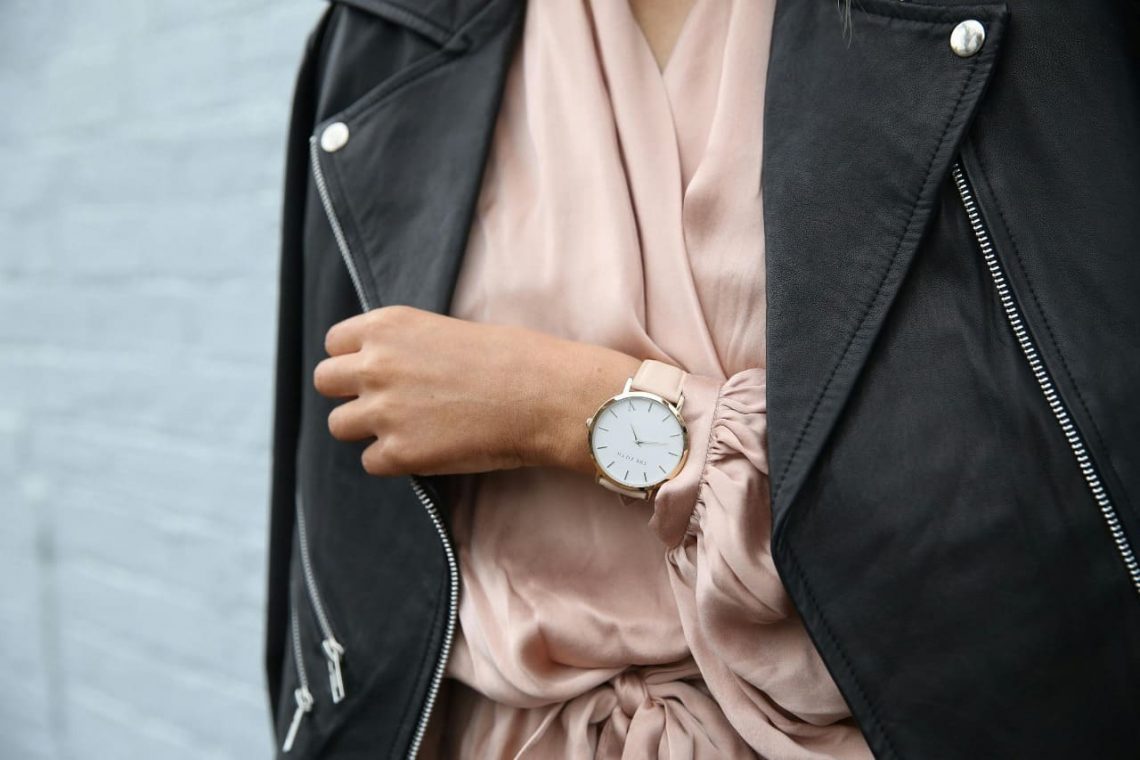 Jam tangan Naviforce.