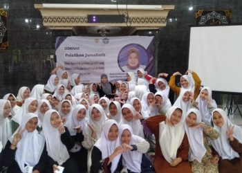 Fun Belajar Jurnalistik, 700 Santri Ponpes Al-Khoirot Putri Malang Menulis Berita bareng Tugu Jatim ID 1 Ponpes Al-Khoirot.