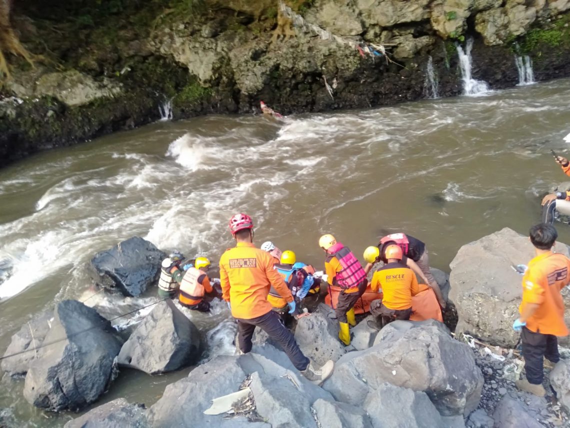 Mahasiswa Unikama Hanyut Di Sungai Brantas Hingga 4 Km Ditemukan Meninggal 5 Mahasiswa Unikama Hanyut Di Sungai Brantas Hingga 4 Km Ditemukan Meninggal