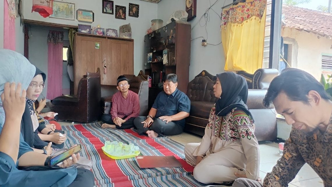 Melayat ke Rumah Duka, Wakil Rektor I dan Jajaran Unikama Sampaikan Permohonan Maaf