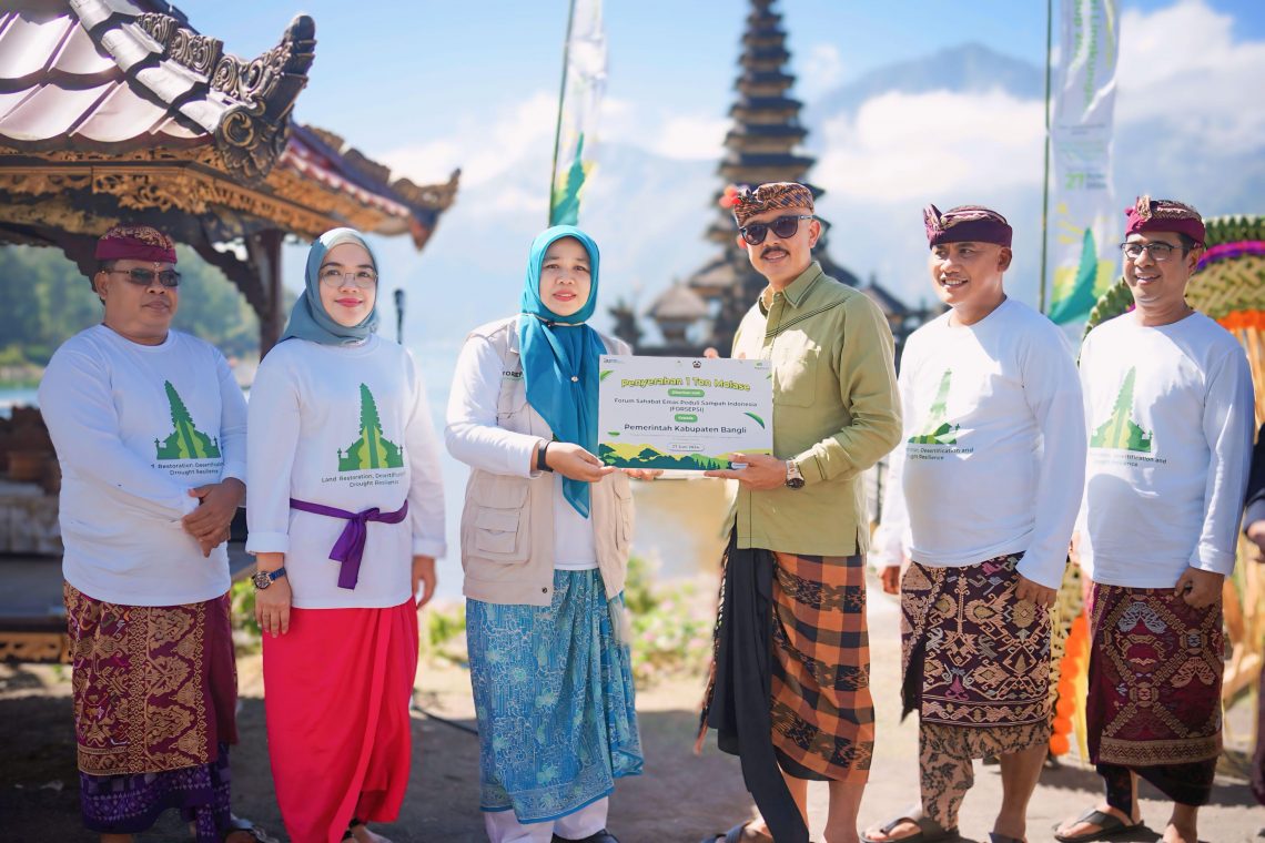 Pegadaian Sebar Eco Enzyme di Danau Batur