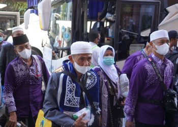 Jemaah haji Debarkasi Surabaya