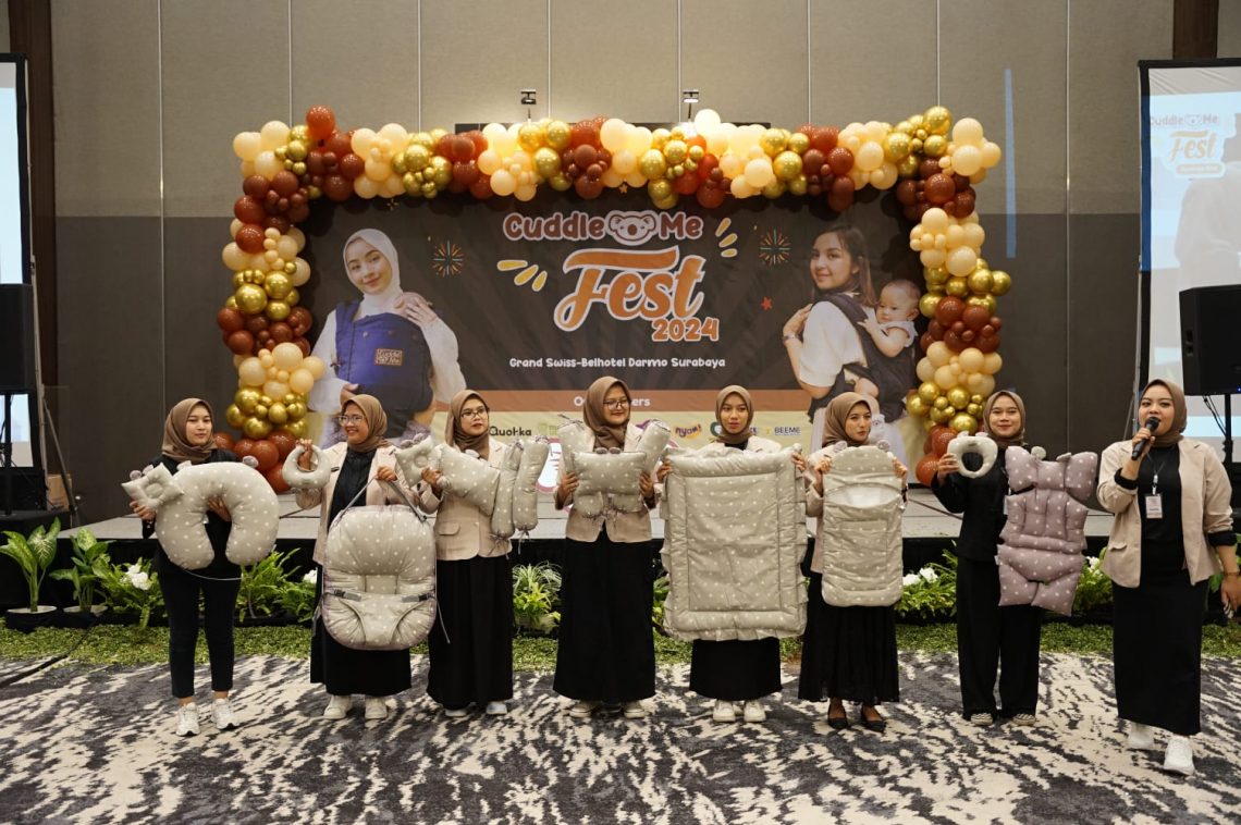 CuddleMe Ajak Para Ibu Babywearing Fitnes di Surabaya