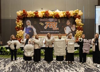 CuddleMe Ajak Para Ibu Babywearing Fitnes di Surabaya