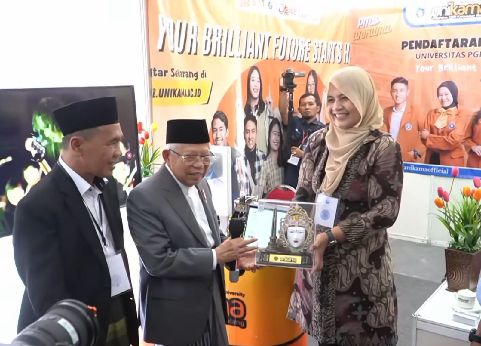 Wapres Ma'ruf Amin Kunjungi Booth Unikama di YPS Asy-Syadzili