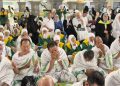 Berhaji tanpa visa resmi.