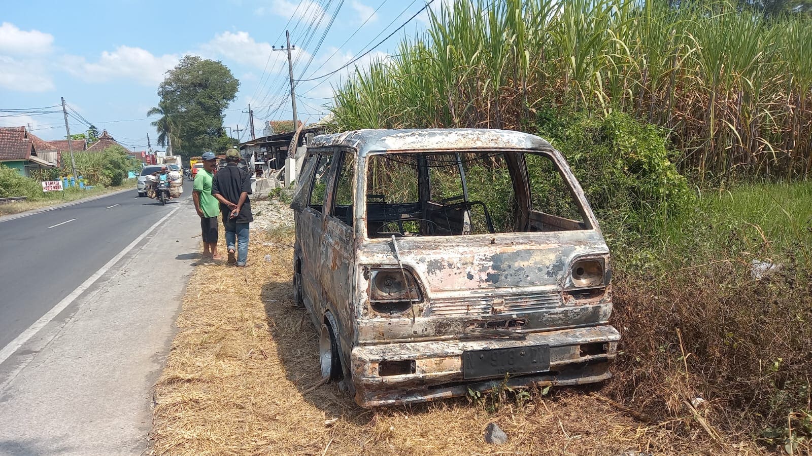 Mobil terbakar di Pagelaran.