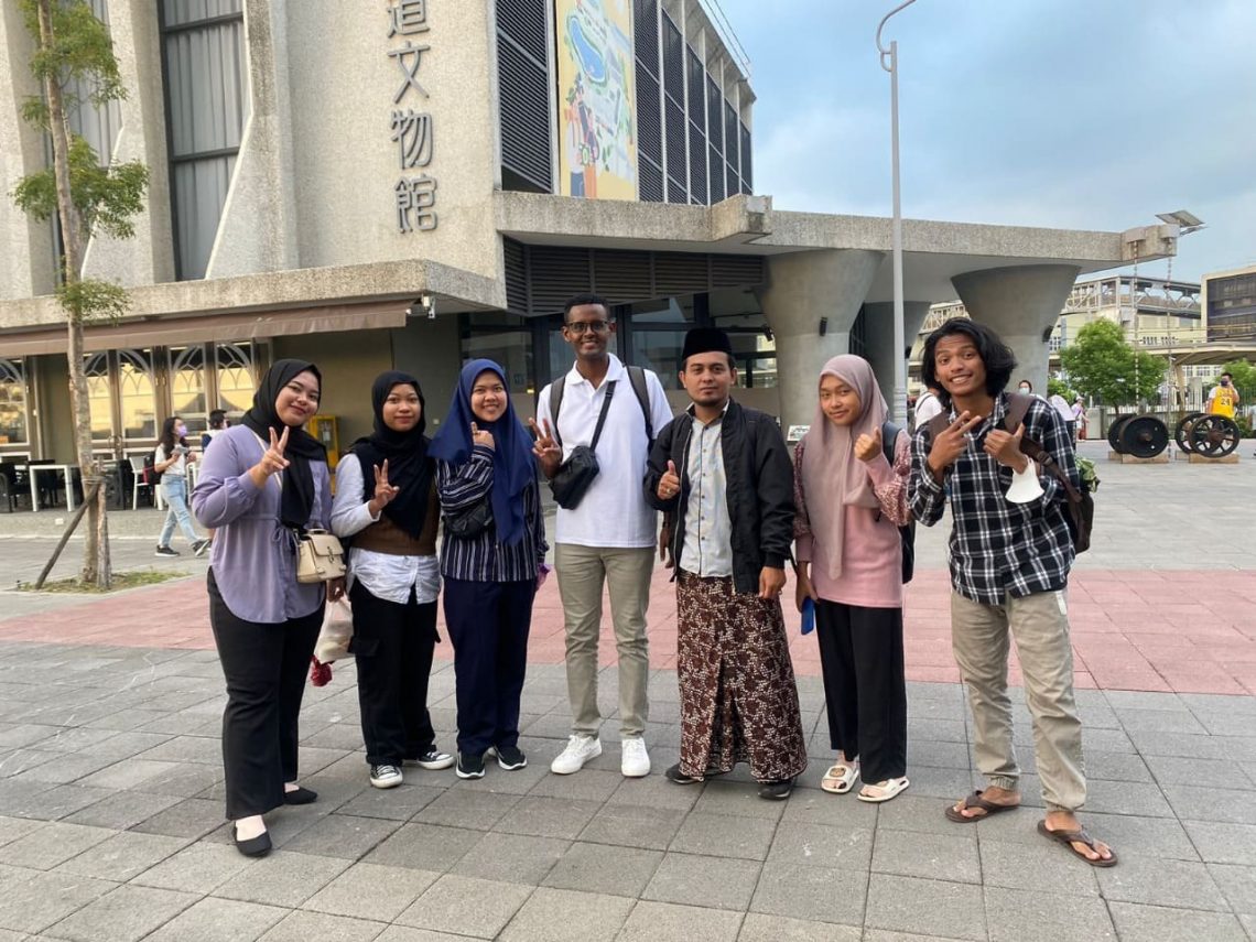 Ikut Student Exchange di Taiwan, Mahasiswa FEB Unisma Ajari Komunitas Nelayan Mudah Berbahasa Inggris 1 FEB Unisma.