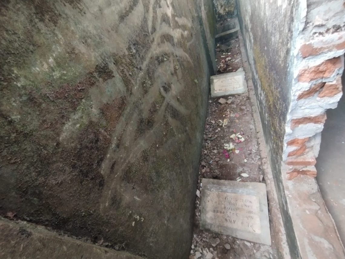Dua Pusara Makam Pejuang 45 Ditemukan Terhimpit Bangunan di Bekas Kantor Kecamatan di Jember 1 dua pusara