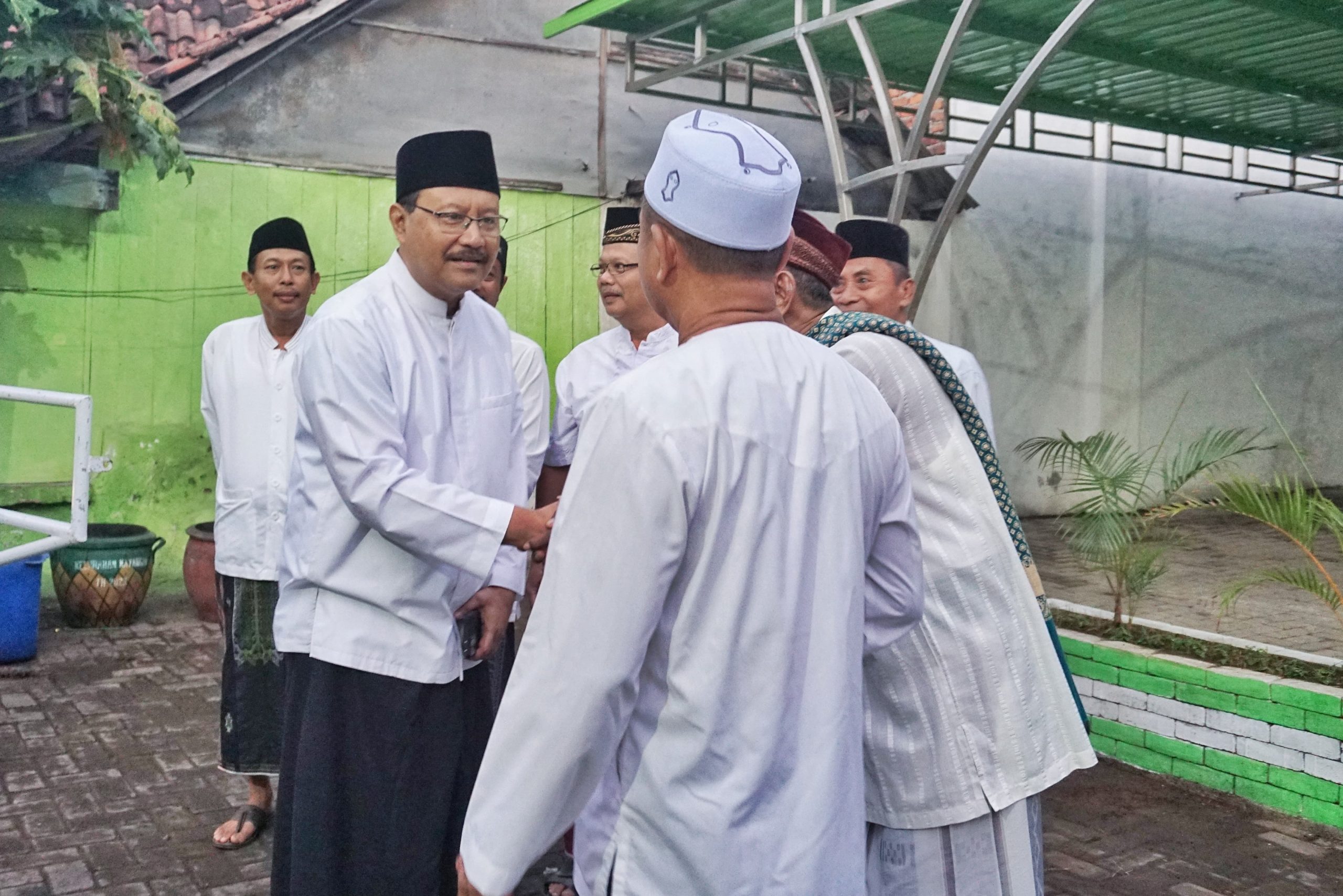 Gus Ipul Serahkan Hewan Kurban 83 Kambing dan 4 Sapi, Doakan Warga Pasuruan agar Segera Naik Haji 2 Hewan kurban Gus Ipul.
