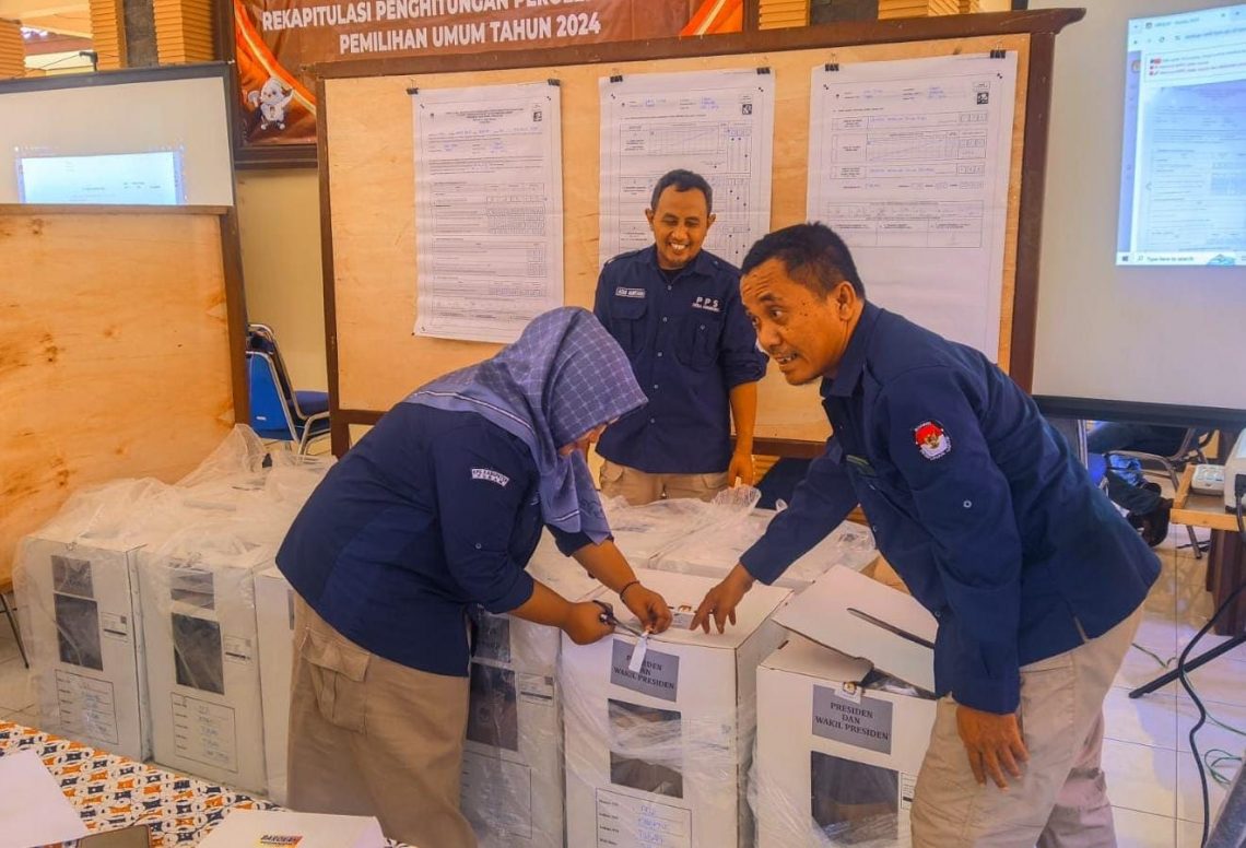 Kali Ketiga Rapat Pleno, Komposisi Komisioner KPU Mojokerto Berubah Lagi 1 Komposisi komisioner.