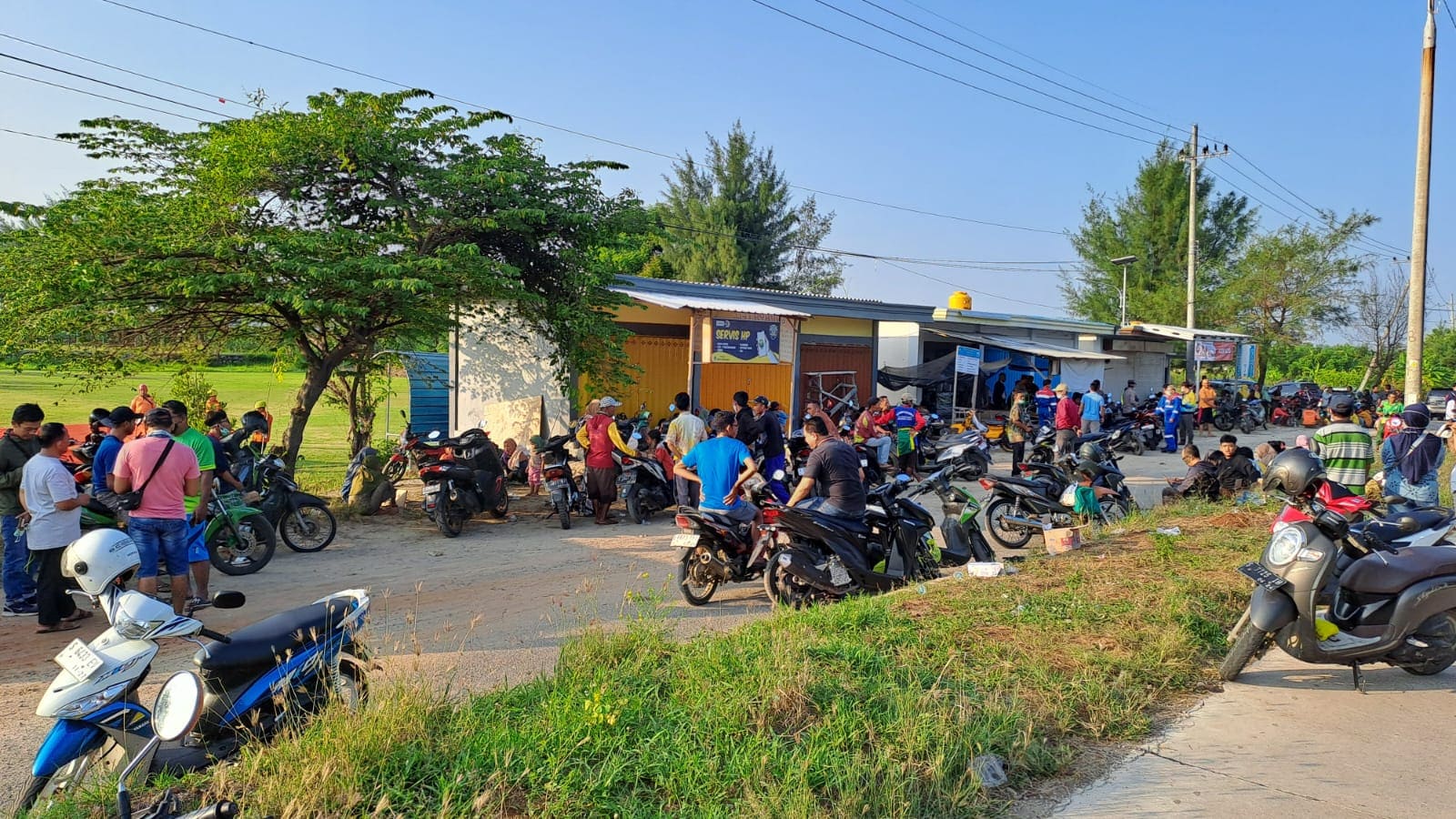Warga TBBM Tuban.