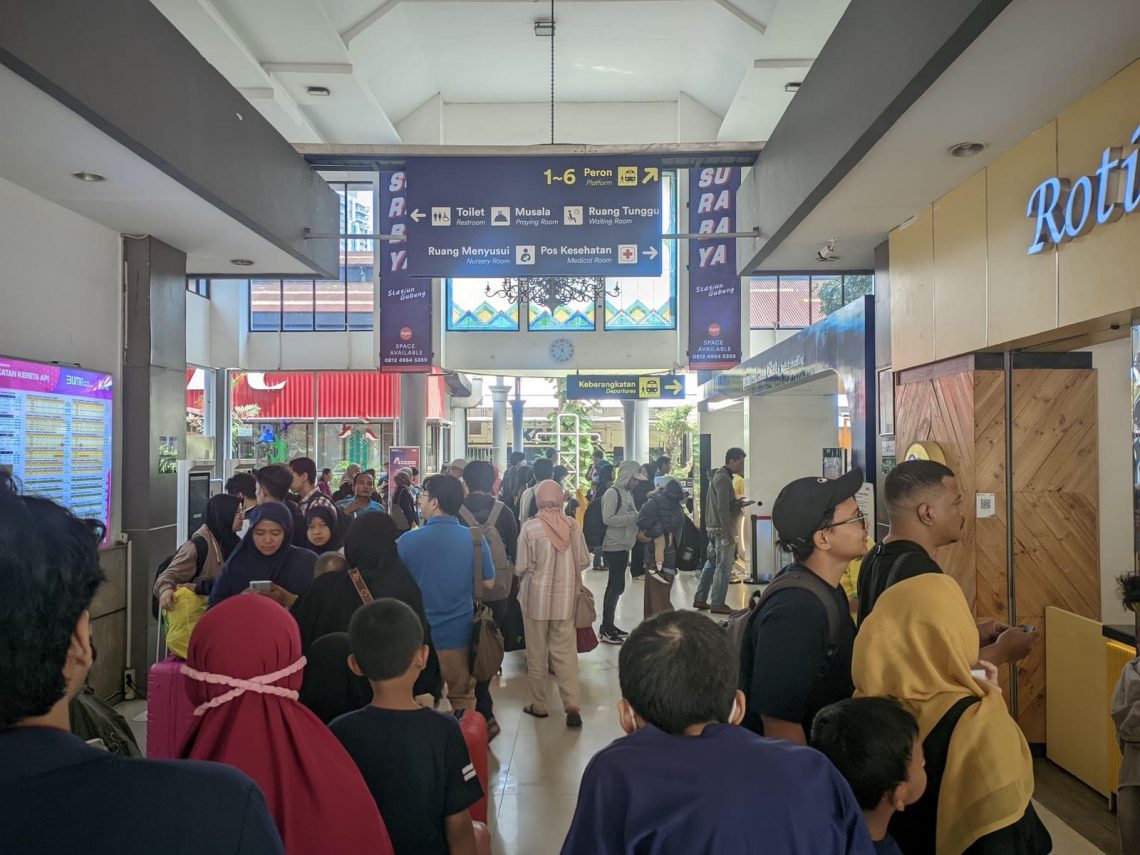 H-2 Lebaran, 23 Ribu Penumpang Padati Stasiun di Daop 8 Surabaya: Paling Ramai dari Gubeng 1 Daop 8 Surabaya.