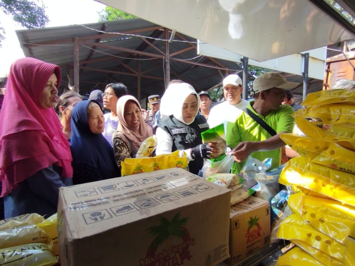 Operasi pasar murah.