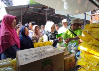 Operasi pasar murah.