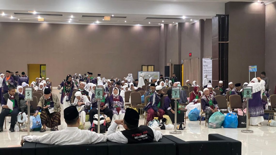 Jemaah Haji Kloter 01 Debarkasi Surabaya Tiba Perdana di Indonesia 1 jemaah haji kloter 01