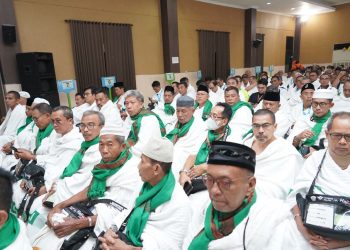 Jemaah haji Embarkasi Surabaya
