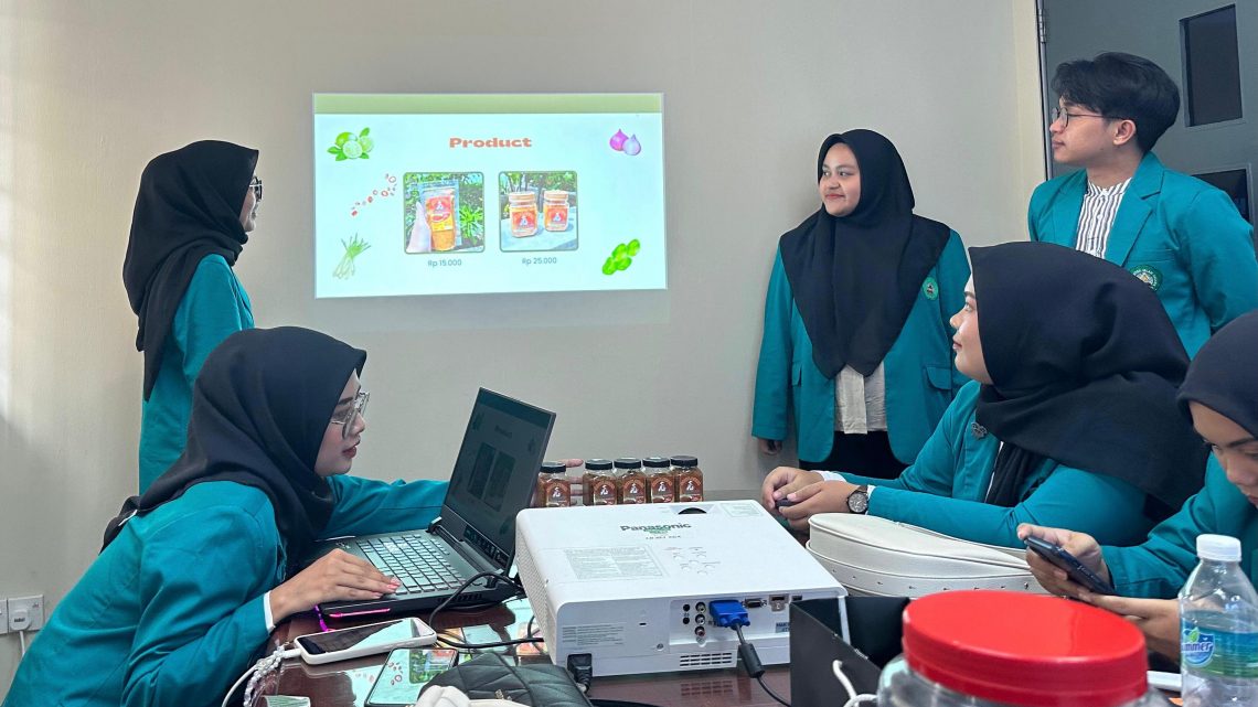 Mahasiswa FEB Unisma Presentasi Ide Kreatif di Johor Business School UTHM 1 mahasiswa FEB Unisma