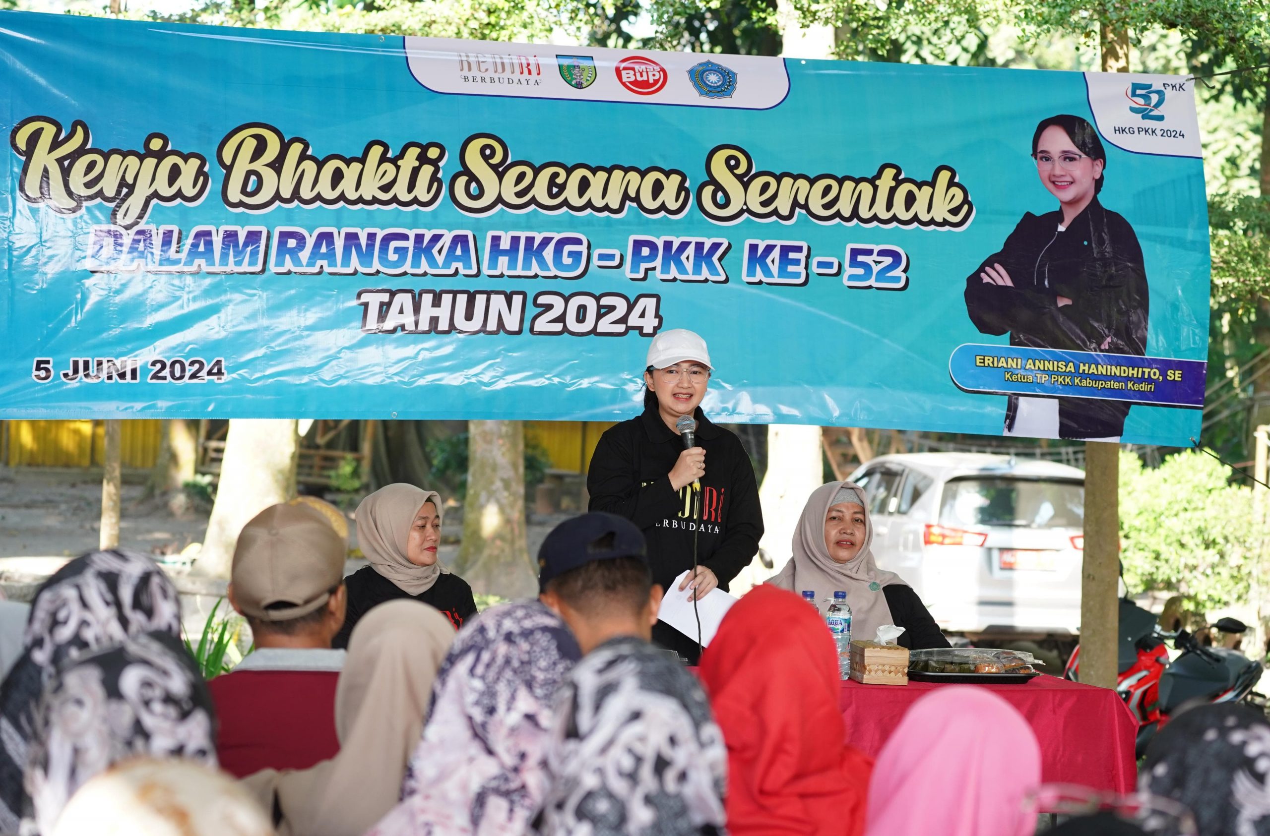 Cegah Demam Berdarah, Mbak Cicha Ajak Kader PKK Kabupaten Kediri Kerja Bakti Serentak 3 mbak cicha scaled