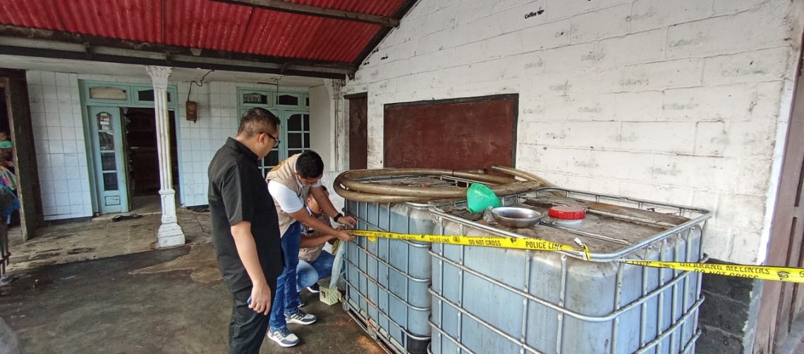 Digerebek! Pabrik Minyak Goreng Ilegal di Malang Palsukan Minyakita 1 minyak kita