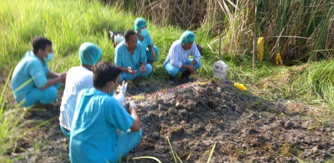 Mr X Korban Tabrak Lari di Jalur Pantura Tuban Dikebumikan Petugas Rumah Sakit 1 Mr X