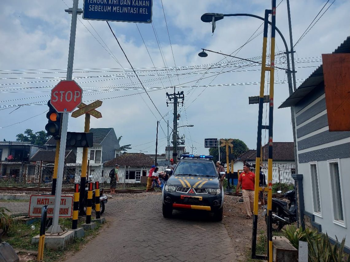 Perlintasan Kereta Api