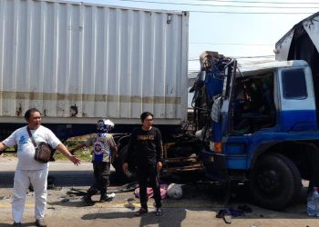 Truk kontainer.