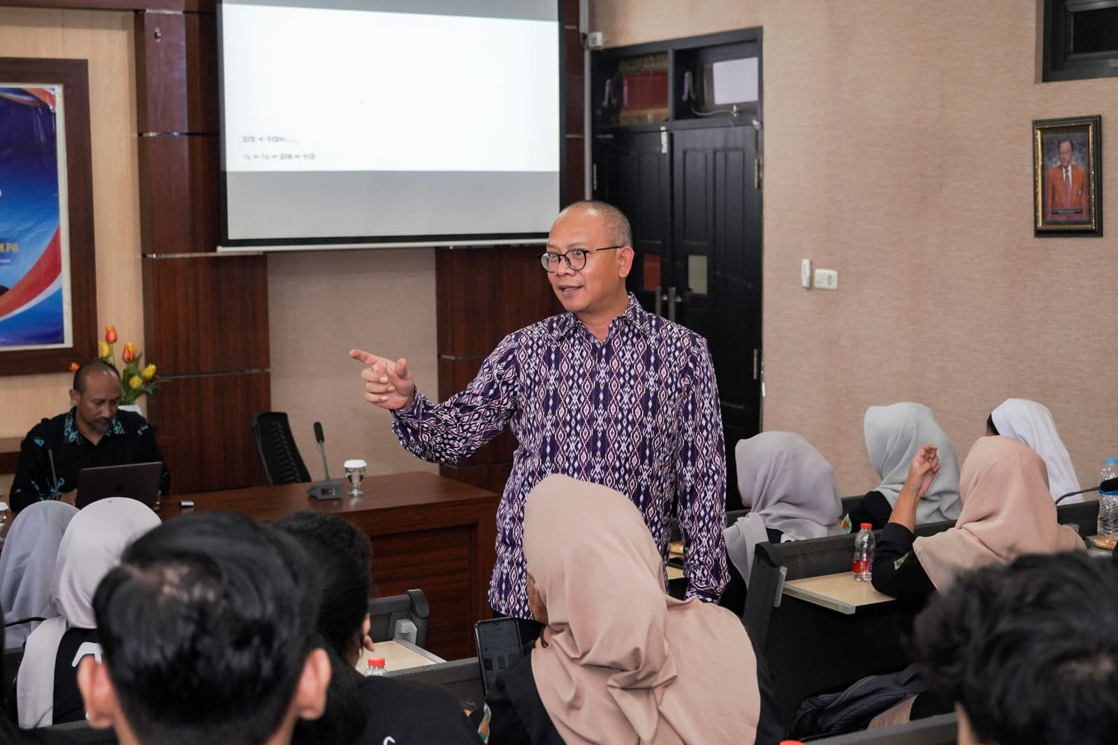 Prodi Pendidikan Matematika Unikama Kupas Kolaborasi Lintas Universitas, Ciptakan Inovasi Dukung Siswa Berpikir Kritis 2 Kuliah tamu di Prodi Pendidikan Matematika Unikama