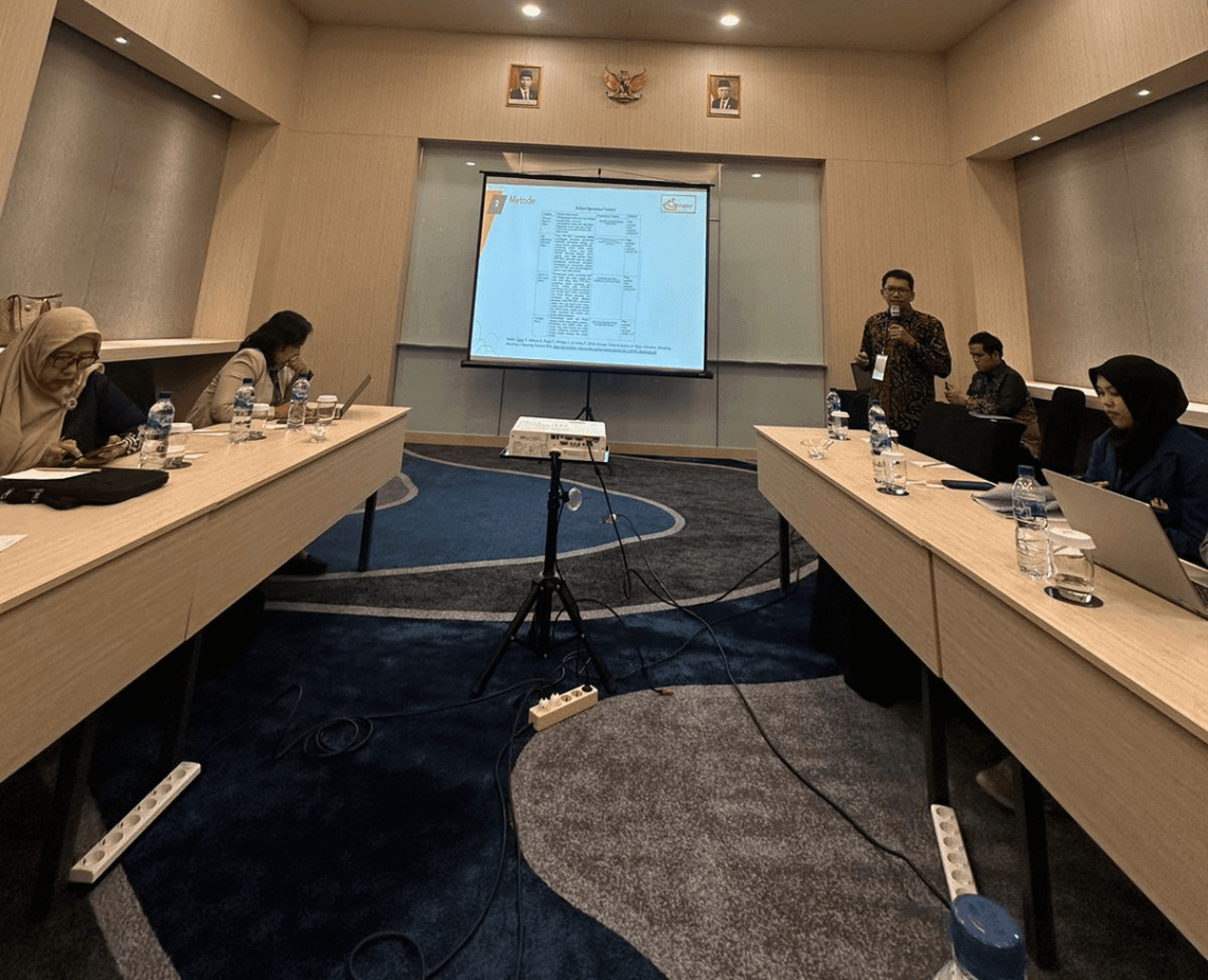 Tenaga Kependidikan Universitas Negeri Malang Presentasi Hasil Penelitian di Seminar Nasional STABEK Ke-8 1 Universitas Negeri Malang.