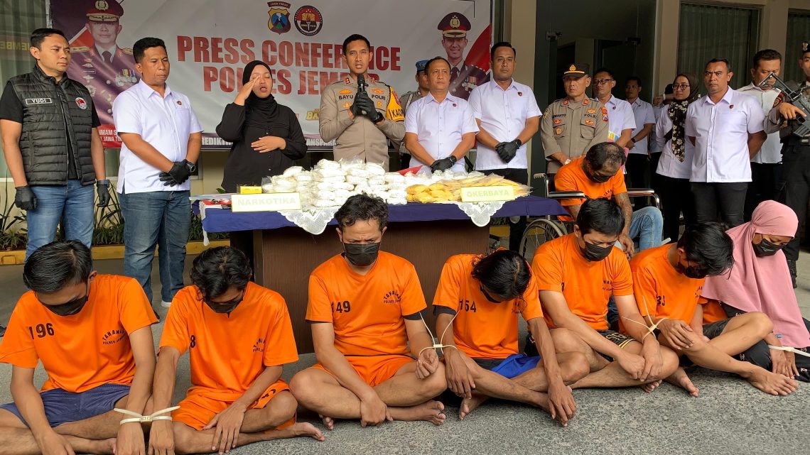 Curigai Paket Ekspedisi, Polres Jember Sita Ratusan Ribu Butir Obat Terlarang 1 Polres Jember.