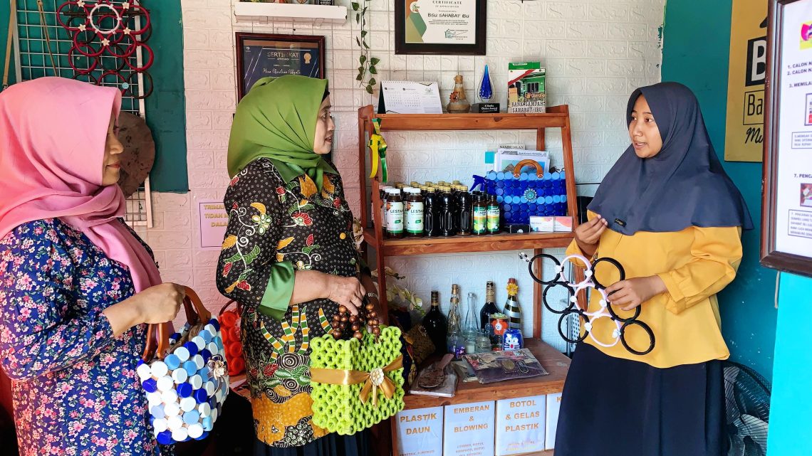 Sulap Sampah Jadi Cuan, Kisah Inspiratif Ibu Rumah Tangga di Jember Dirikan Bank Sampah 1 bank sampah.