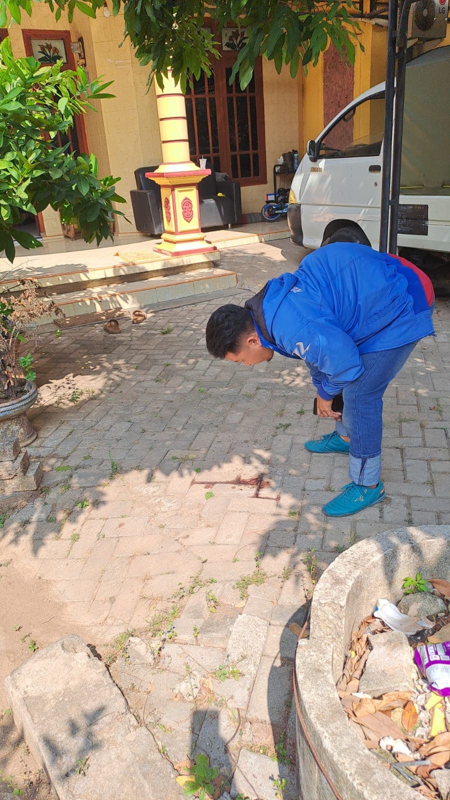 Geger! Warga Tuban Dugaan Diteror Bekas Bercak Darah Amis Tercecer di Kampung 3 Teror bercak darah di Tuban.