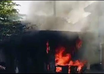 Kios Bensin Eceran di Mojokerto Terbakar usai Ditabrak Pemotor, Dua Korban Luka Dilarikan ke Rumah Sakit 1 Kios bensin.
