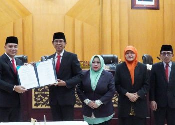 DPRD Surabaya.
