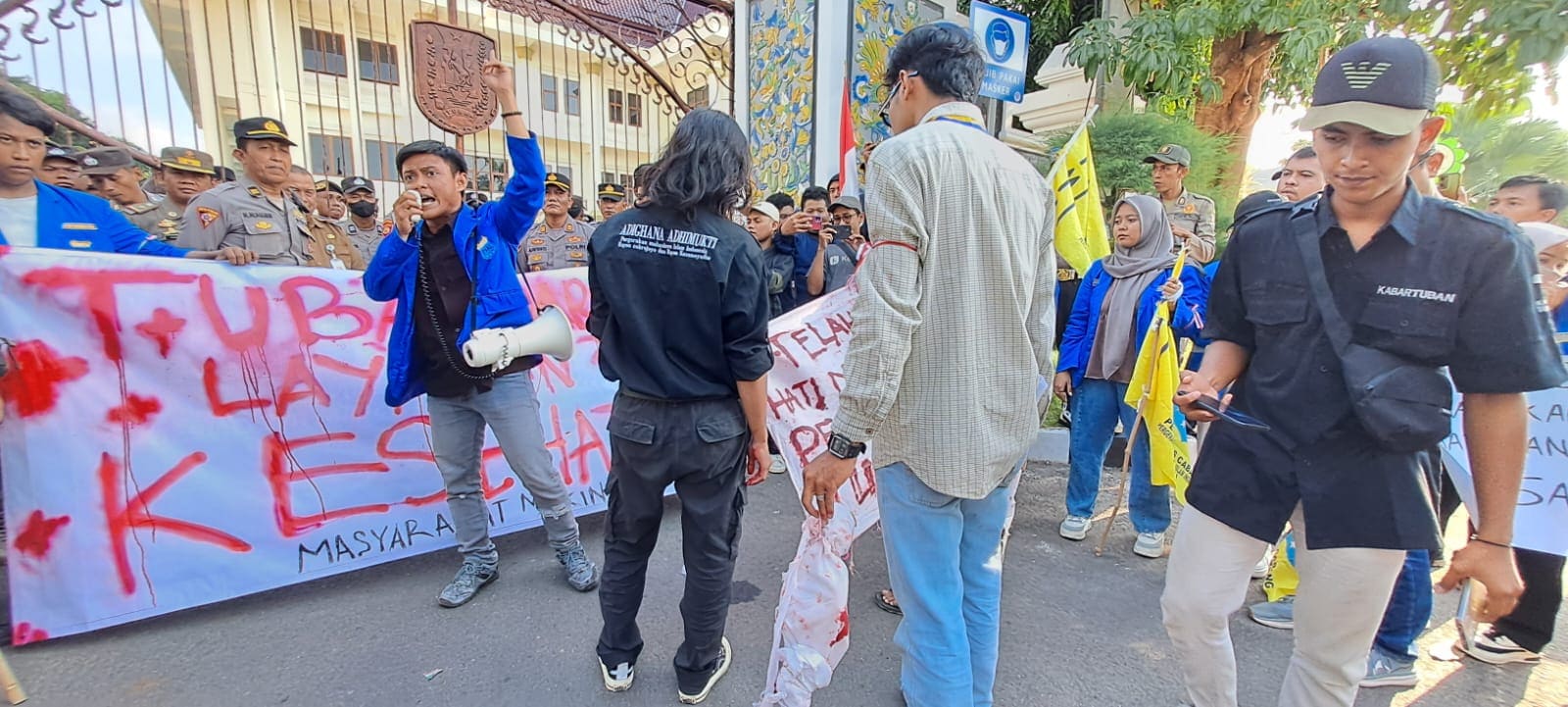 PMII Tuban Geruduk Kantor Bupati, Anggap Telantarkan Kesehatan Rakyat Miskin 4 Aksi demo PMII Tuban.