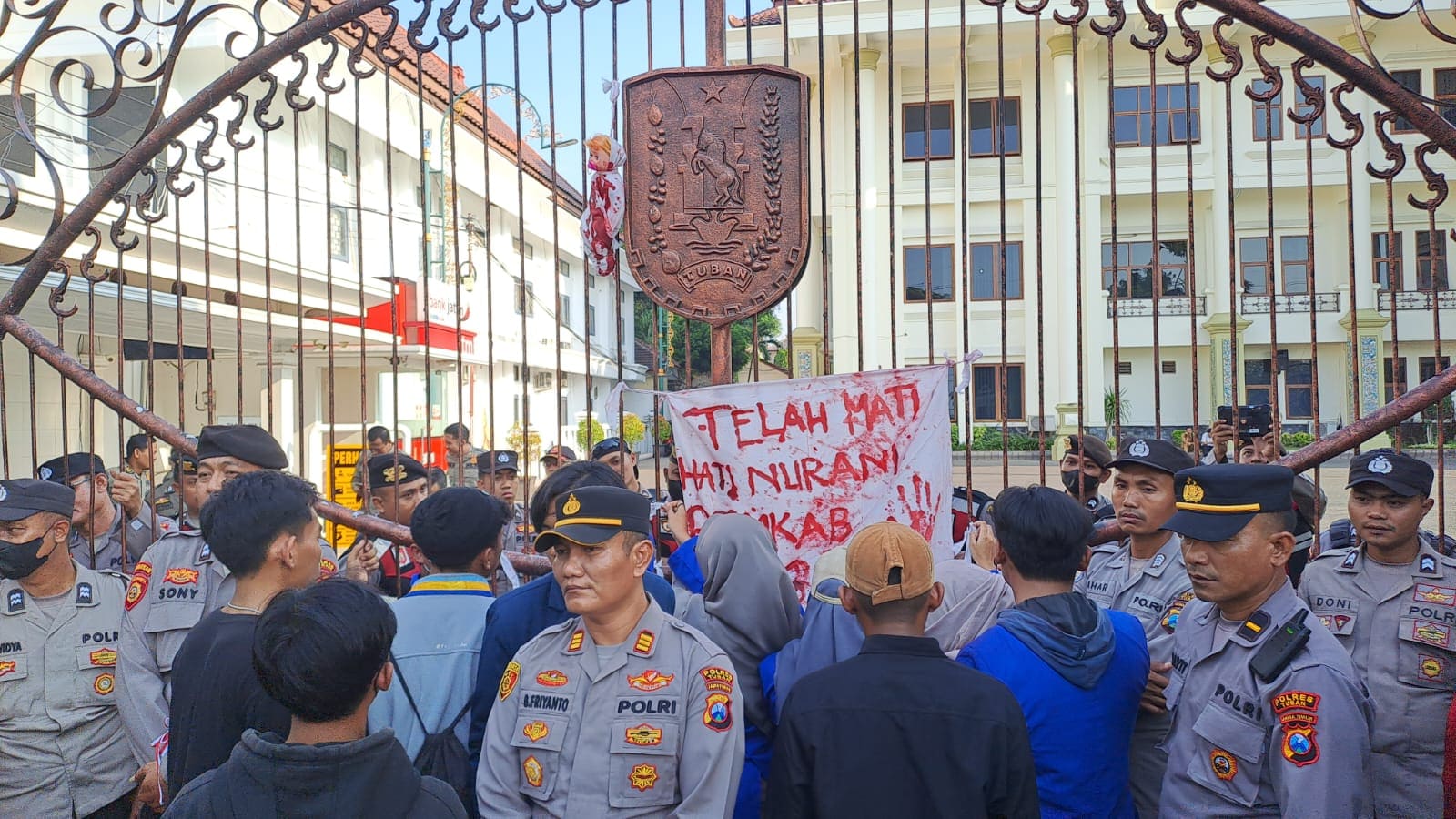 PMII Tuban Geruduk Kantor Bupati, Anggap Telantarkan Kesehatan Rakyat Miskin 2 Demo PMII Tuban.