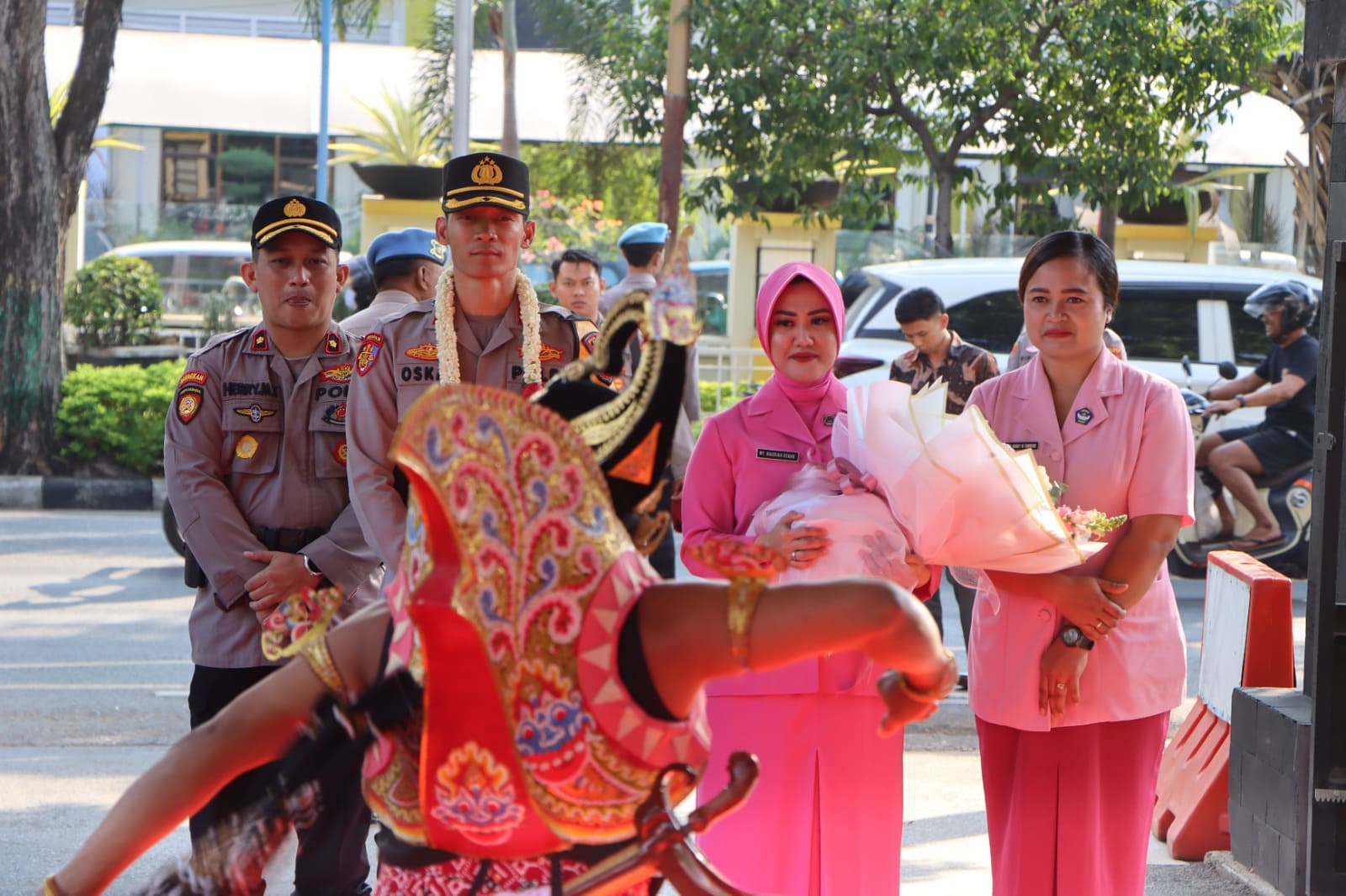 AKBP Oskar Syamsuddin Resmi Jabat Kapolres Baru Tuban, Disambut Hangat di Mapolres 2 Kapolres Tuban Oskar Syamsuddin.