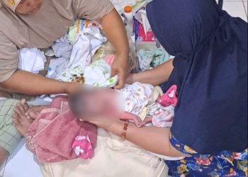 Buang bayi.